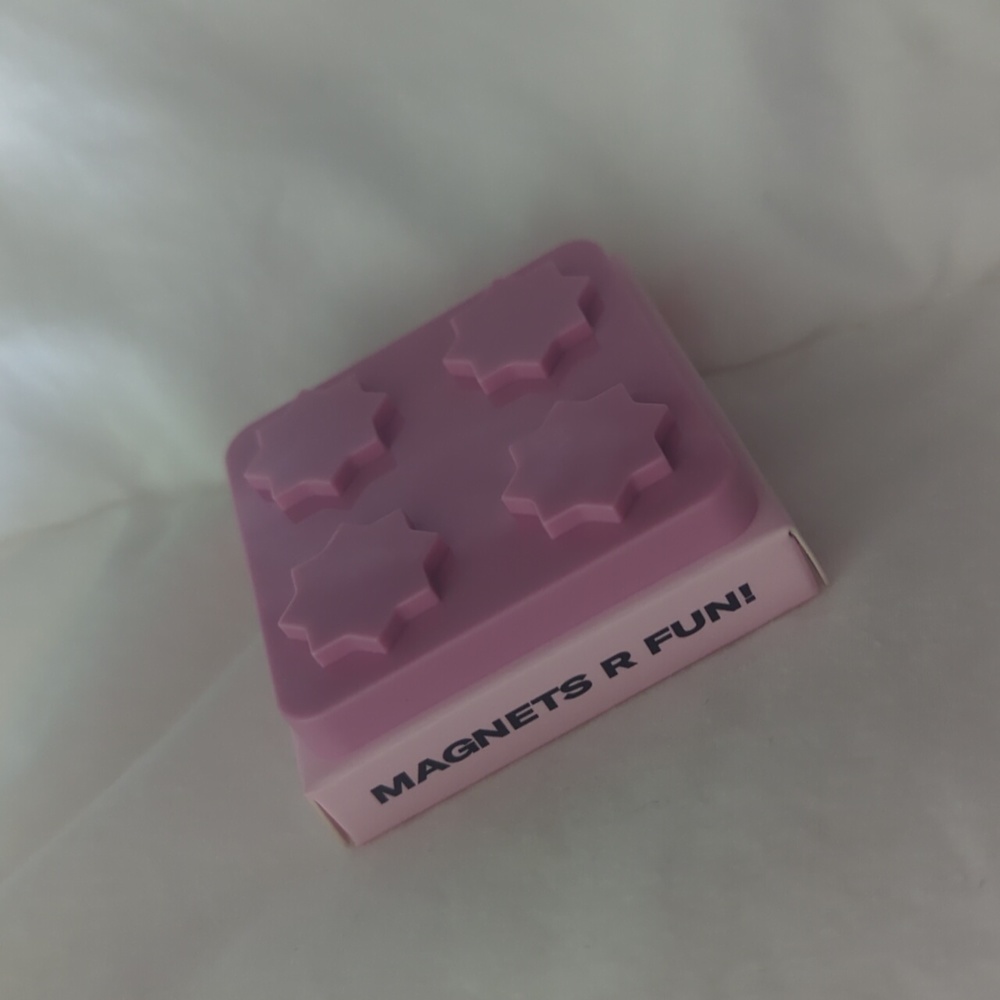 Two Youthforia Magnet Pans in Pink